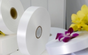 PS-7052: POLYESTER SATIN DÀY, KHÔNG BIÊN, 1 MẶT BÓNG